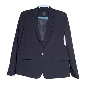 Woman's black blazer/ suit jacket from Worthington size 18 NWT.